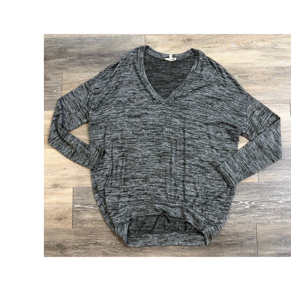 Wilfred Free Aritzia Women’s Large Gray/Black Marled V Neck L/S Oversized Top